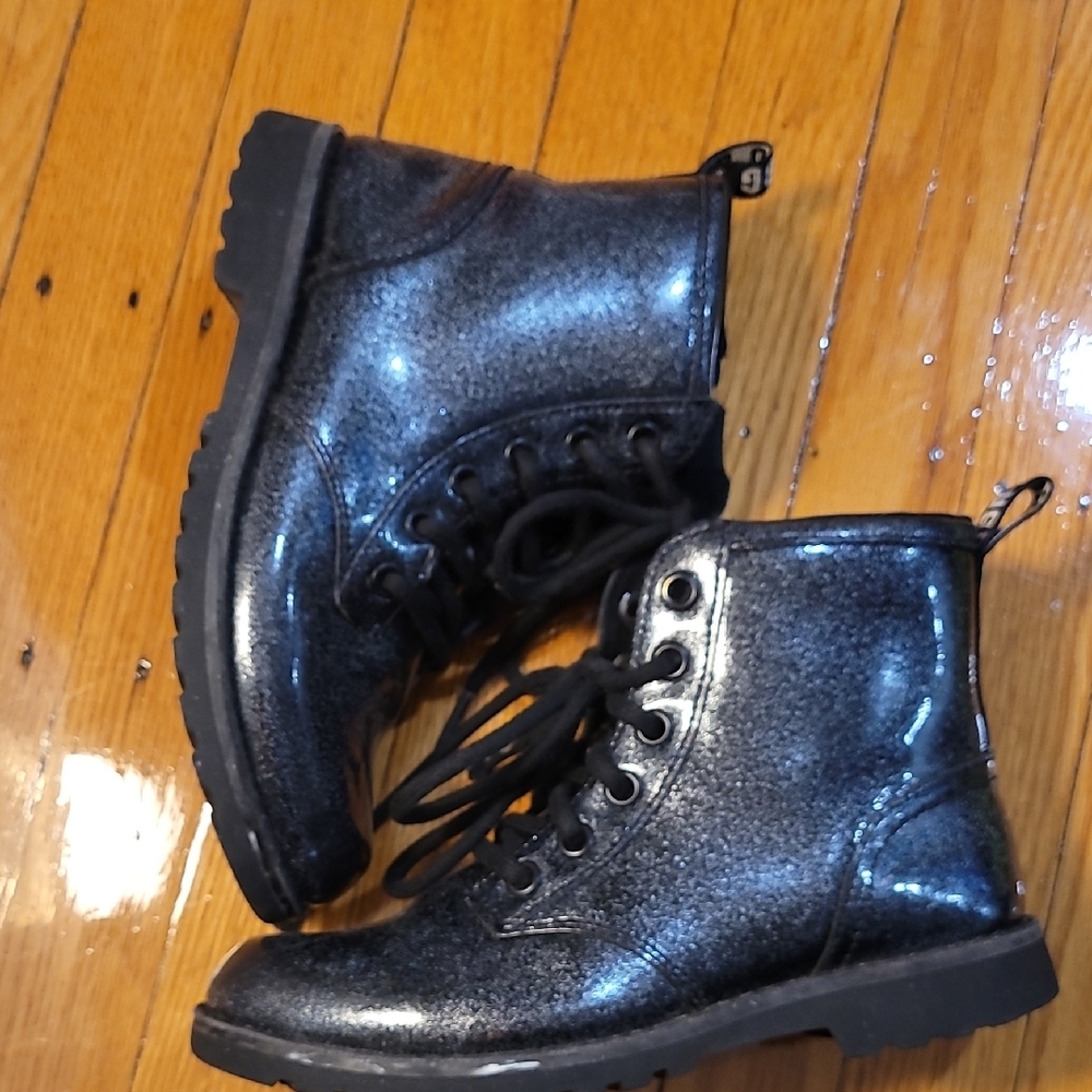 UGG Kids Shiny Black Boots - Picture 10 of 12
